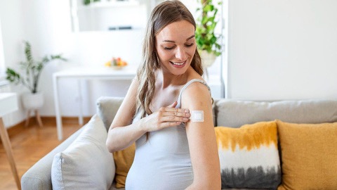 Прививка от COVID-19 во время беременности снижает риск госпитализации ребенка