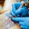 При ослабленном иммунитете татуировка может оказаться опасной